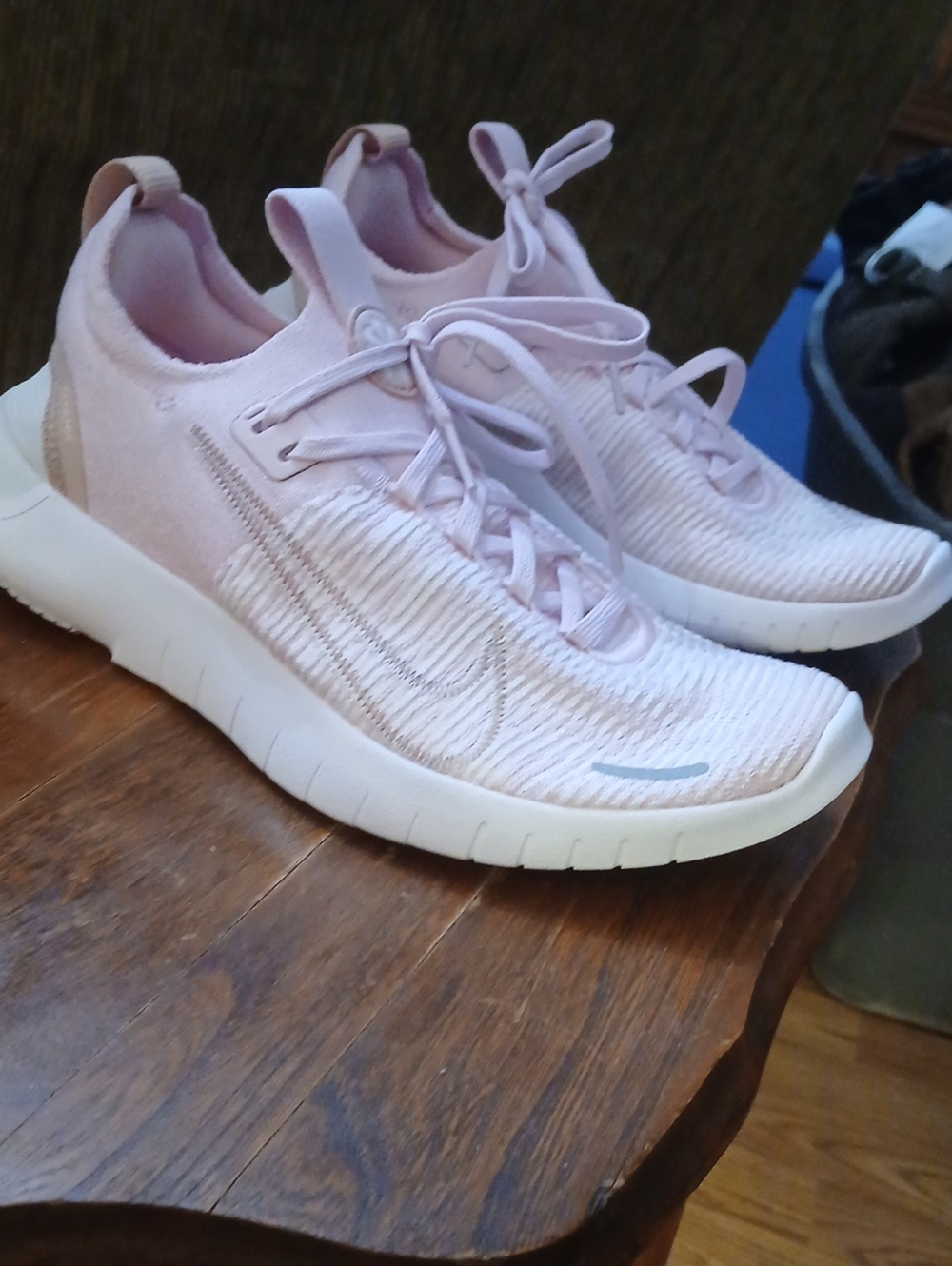 Nike - Picture 2 of 4